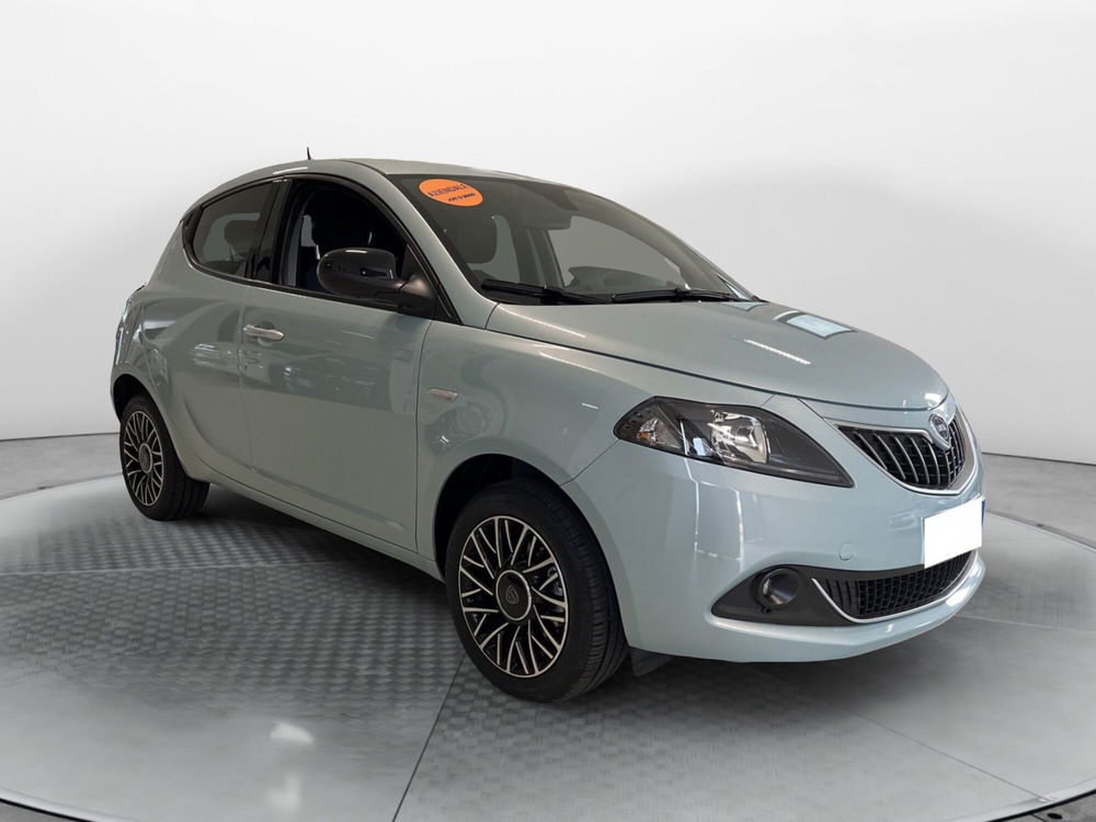 Lancia Ypsilon usata a Pisa