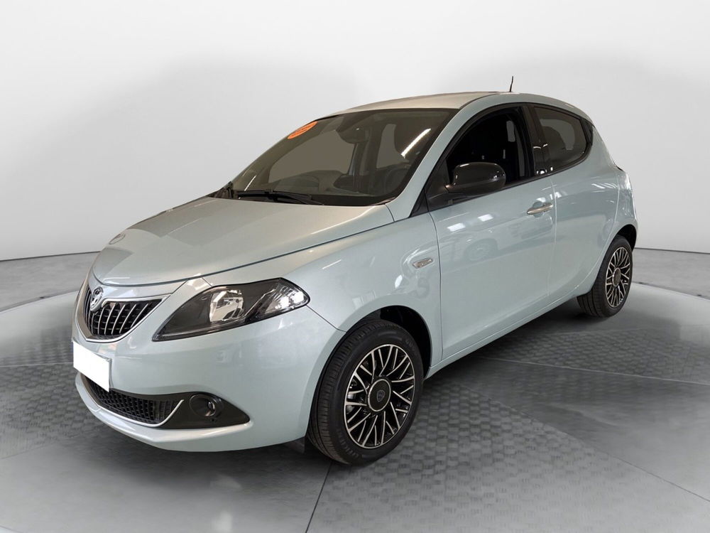 Lancia Ypsilon usata a Pisa (4)