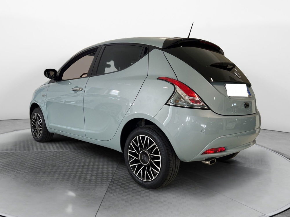 Lancia Ypsilon usata a Pisa (6)