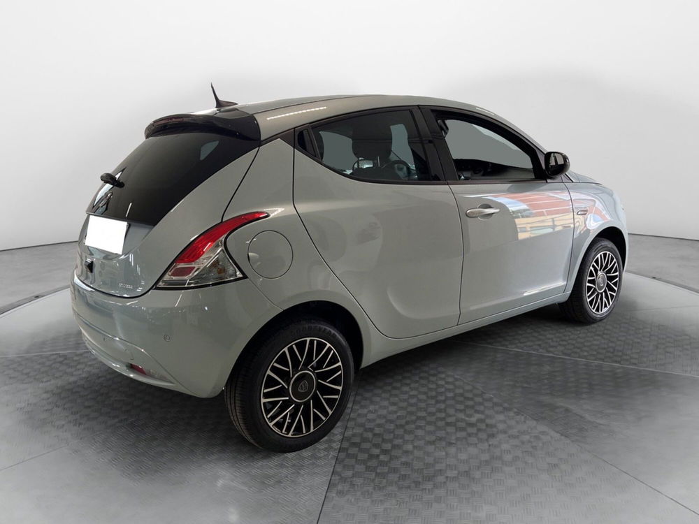 Lancia Ypsilon usata a Pisa (7)