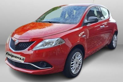 Lancia Ypsilon 1.2 69 CV 5 porte Silver  del 2016 usata a Civate