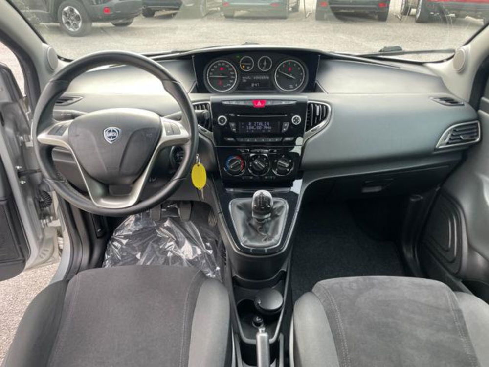 Lancia Ypsilon usata a Pordenone (14)