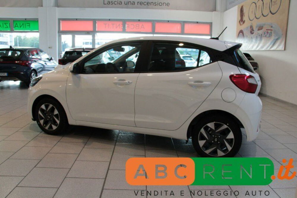 Hyundai i10 nuova a Milano (4)