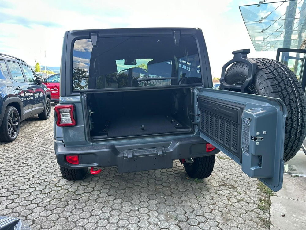 Jeep Wrangler Unlimited nuova a Lucca (6)