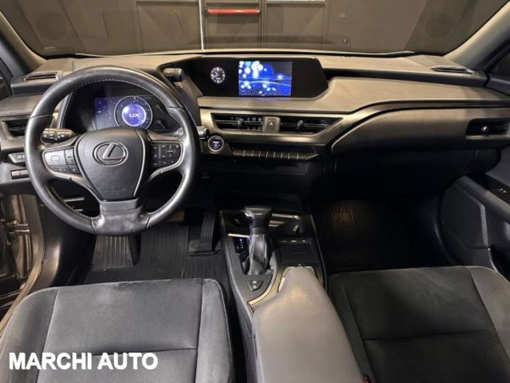 Lexus UX usata a Perugia (13)