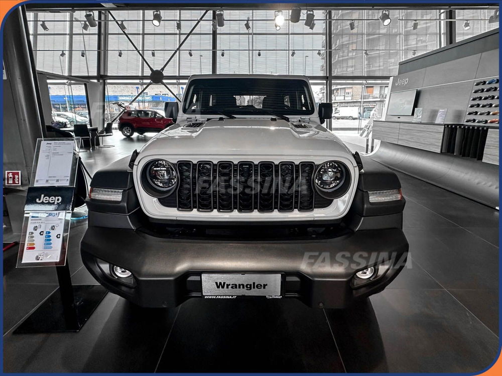 Jeep Wrangler Unlimited nuova a Milano (2)