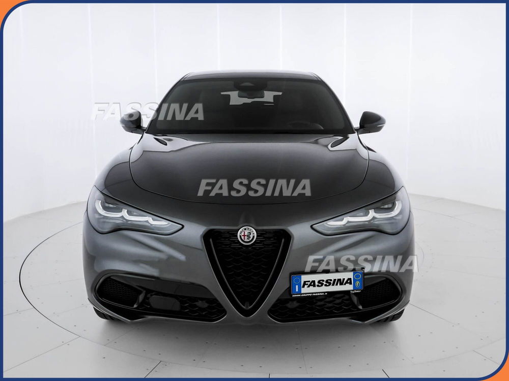 Alfa Romeo Stelvio nuova a Milano (2)