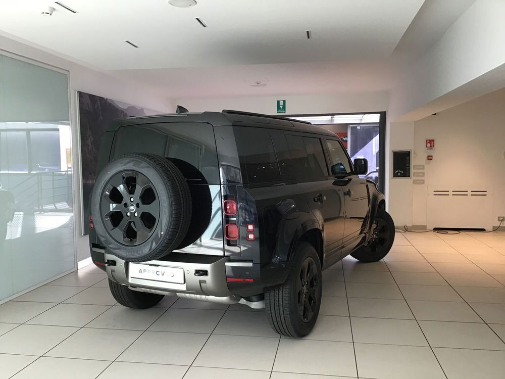 Land Rover Defender nuova a Genova (2)