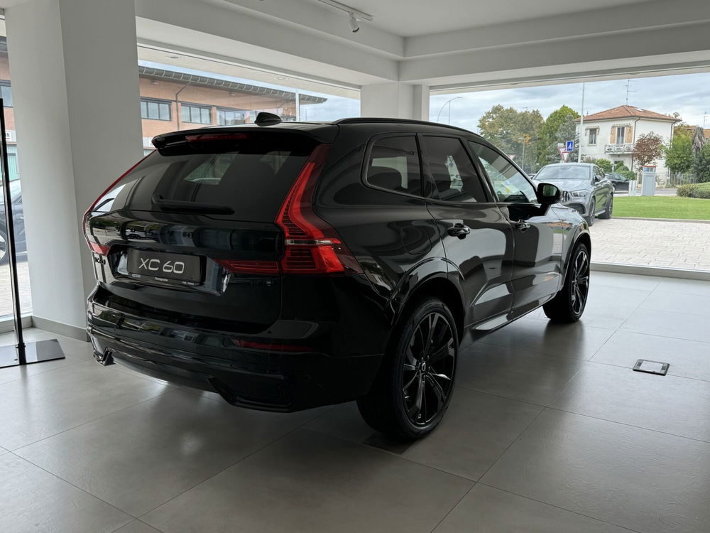 Volvo XC60 nuova a Forlì-Cesena (5)