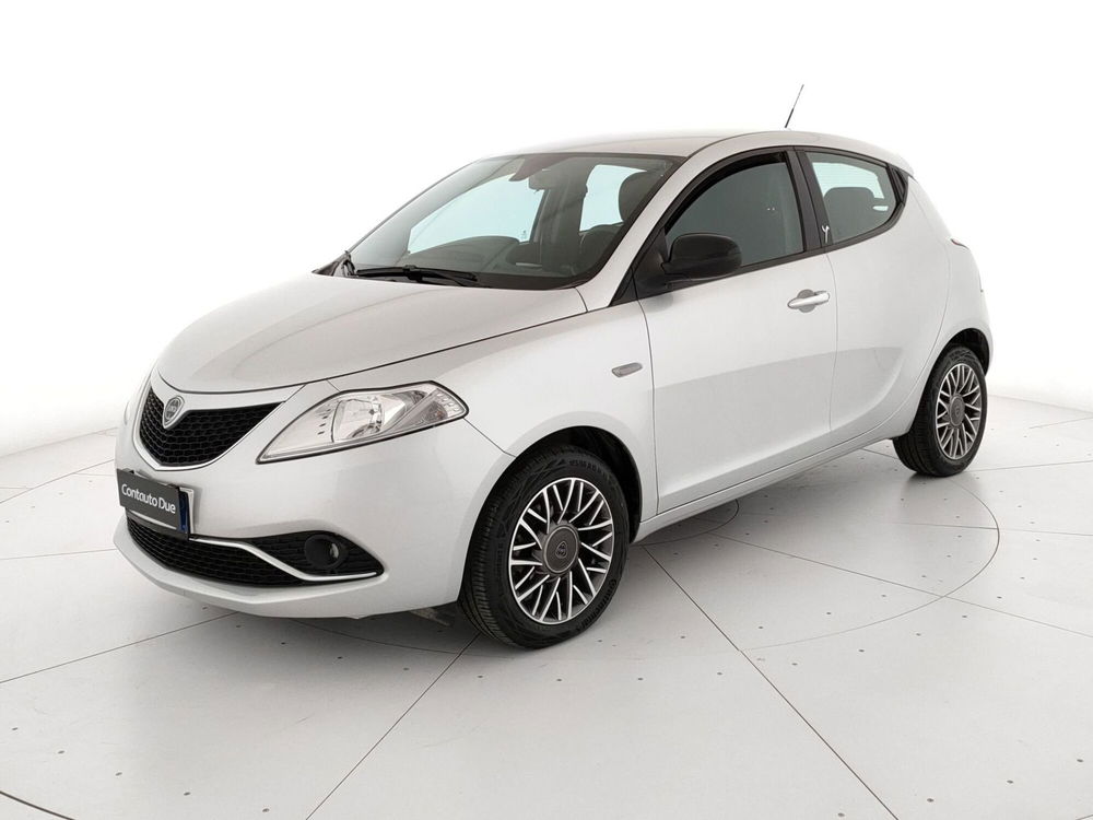 Lancia Ypsilon usata a Caserta (3)