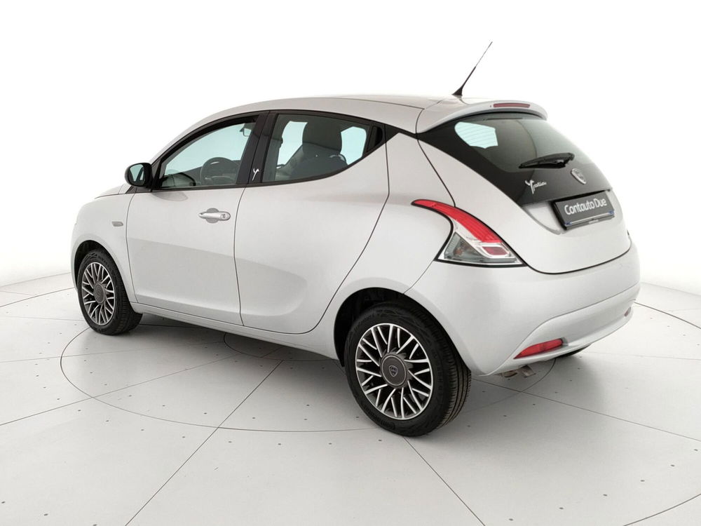 Lancia Ypsilon usata a Caserta (4)