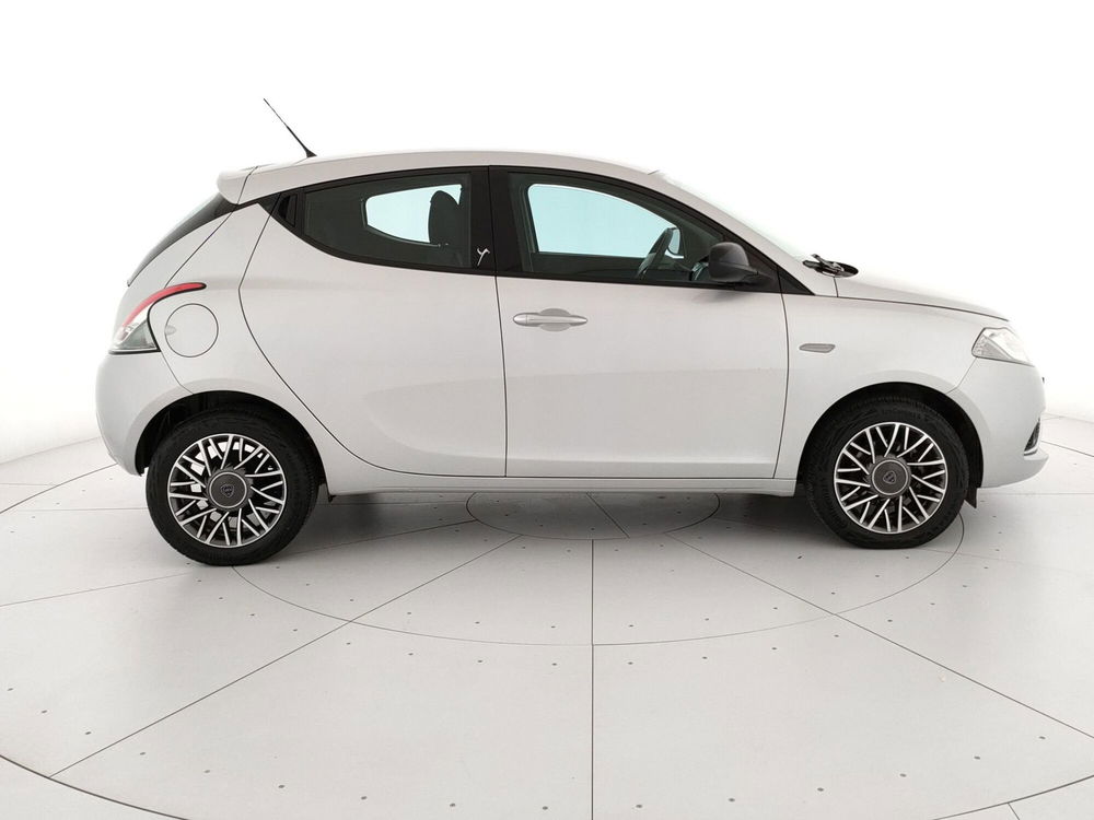 Lancia Ypsilon usata a Caserta (7)