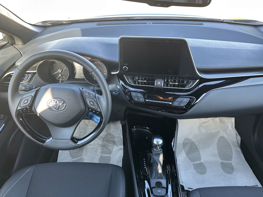 Toyota Toyota C-HR nuova a Siracusa (9)