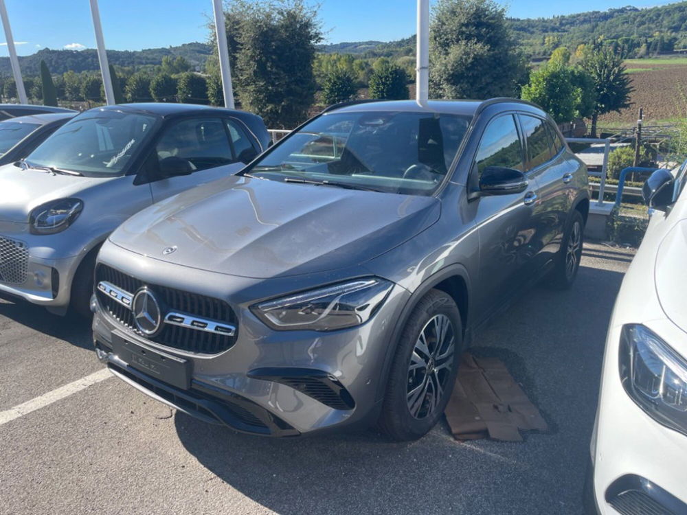 Mercedes-Benz GLA SUV nuova a Firenze (2)