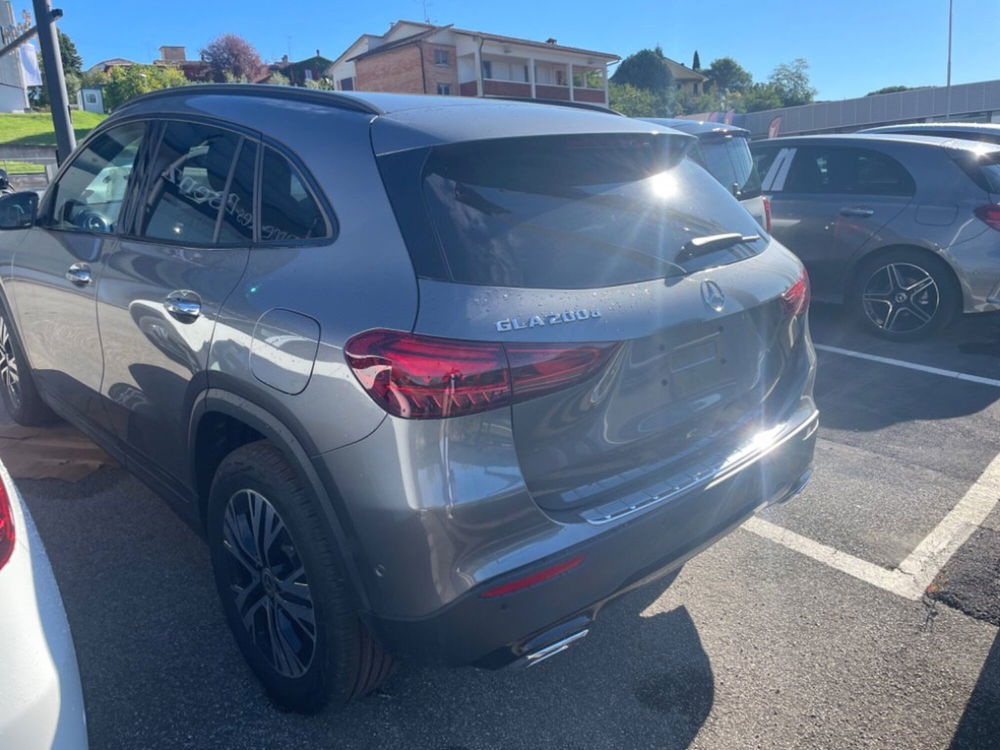 Mercedes-Benz GLA SUV nuova a Firenze (3)