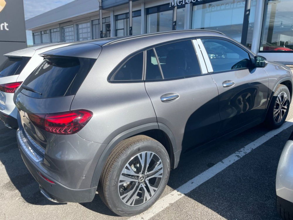 Mercedes-Benz GLA SUV nuova a Firenze (4)