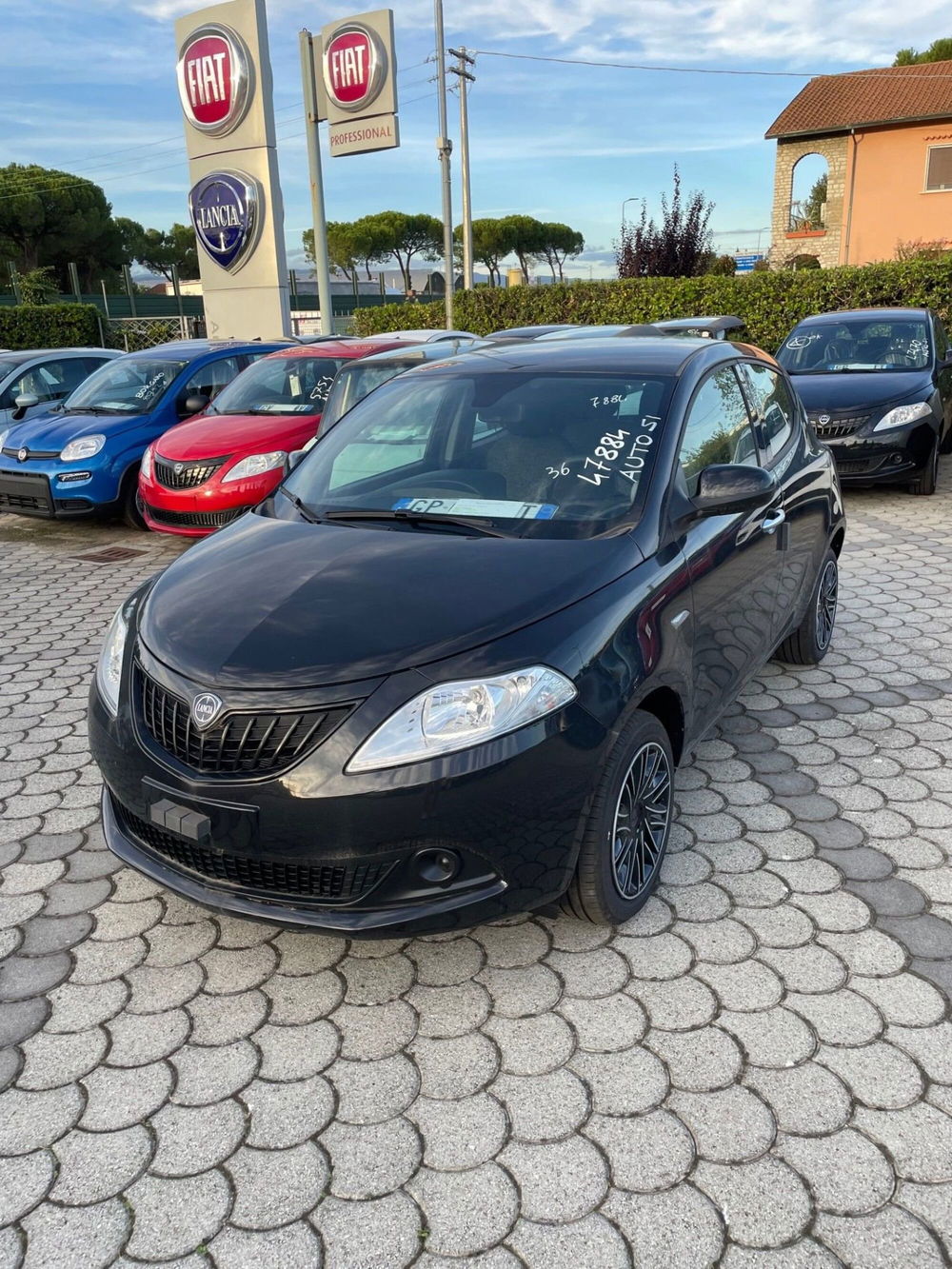 Lancia Ypsilon nuova a Lucca