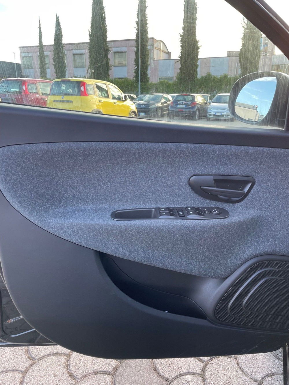 Lancia Ypsilon nuova a Lucca (10)