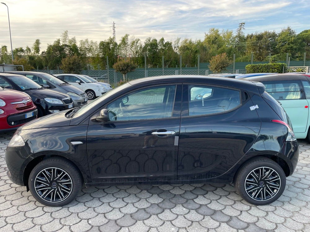 Lancia Ypsilon nuova a Lucca (4)