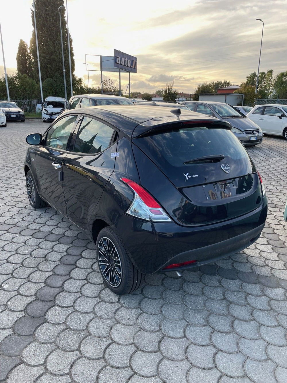 Lancia Ypsilon nuova a Lucca (7)