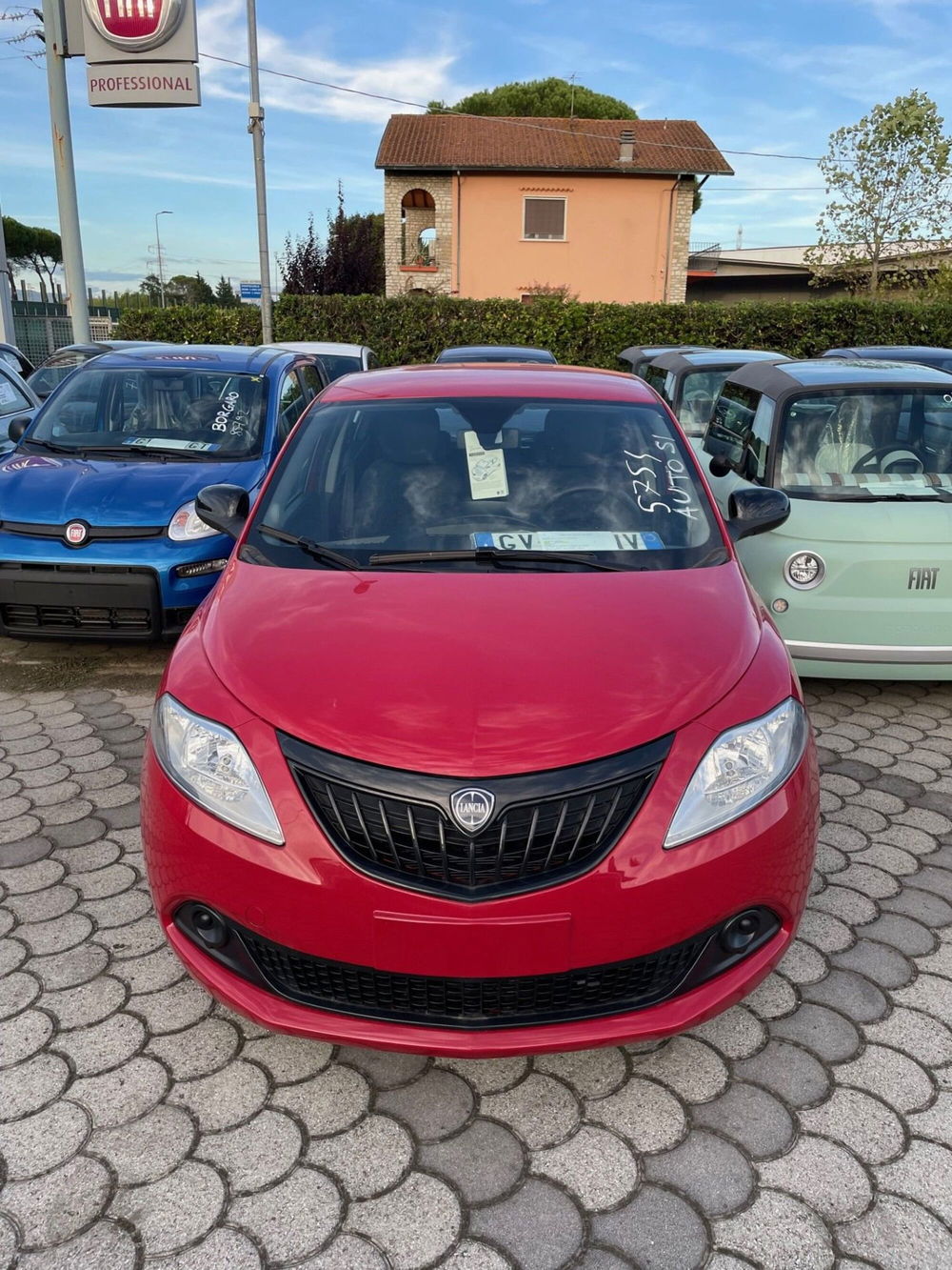 Lancia Ypsilon nuova a Lucca (2)