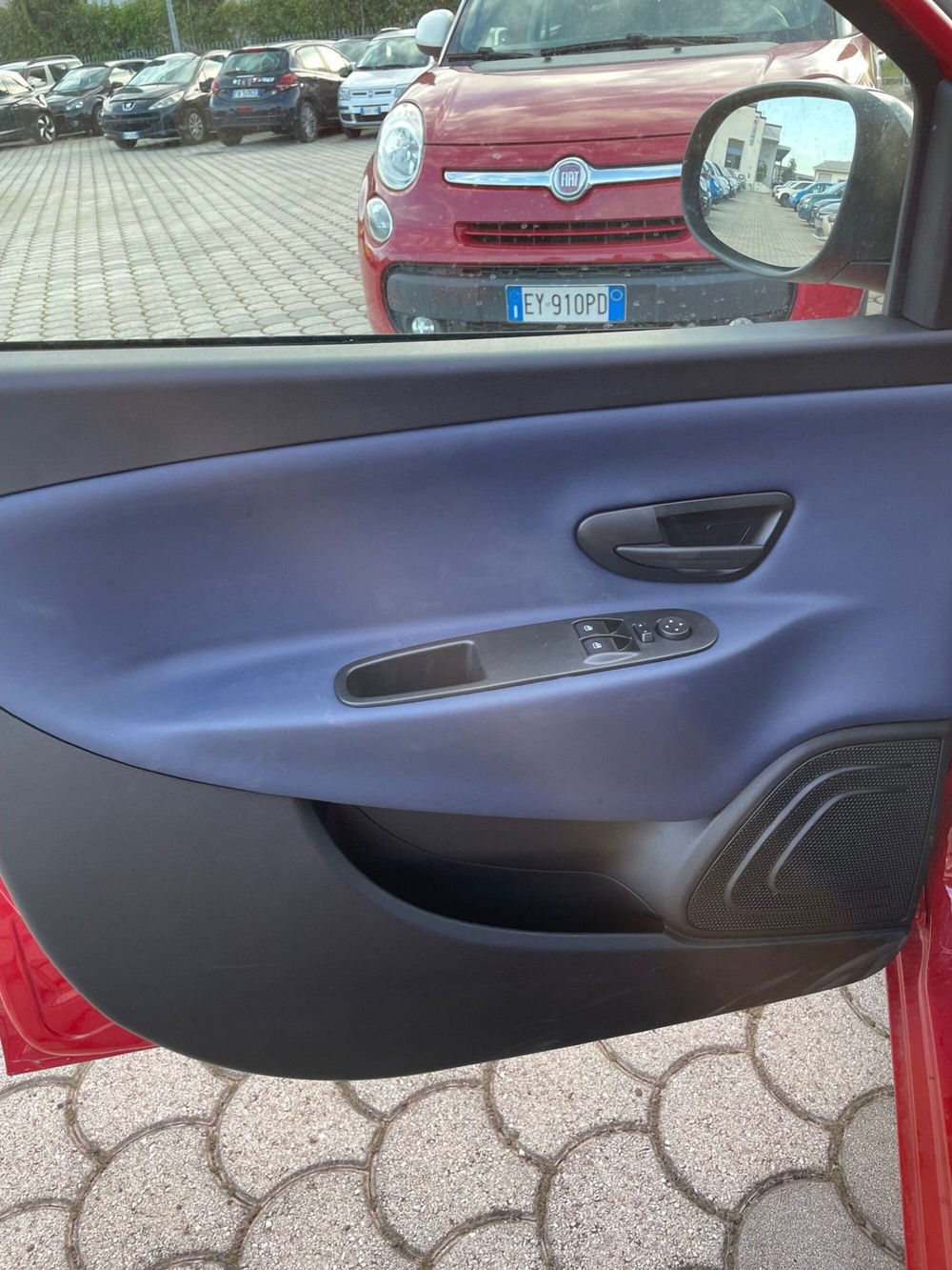 Lancia Ypsilon nuova a Lucca (6)