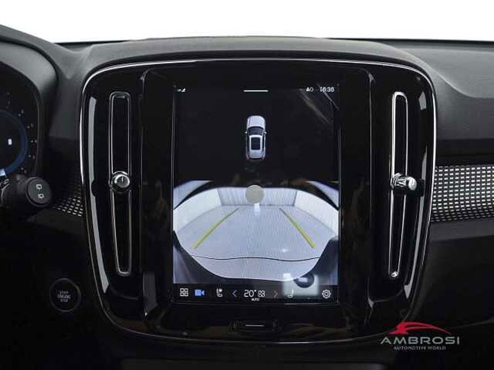 Volvo XC40 nuova a Perugia (16)