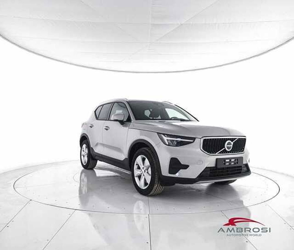 Volvo XC40 nuova a Viterbo (2)