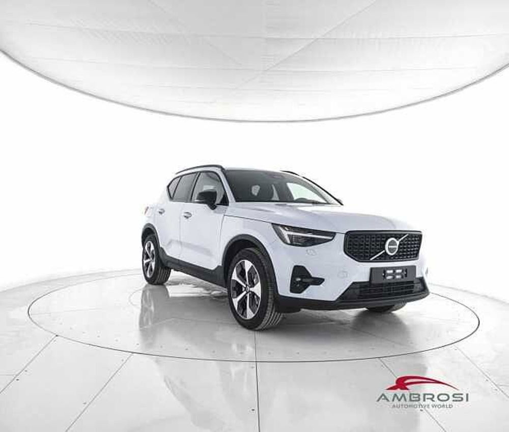 Volvo XC40 nuova a Viterbo (2)