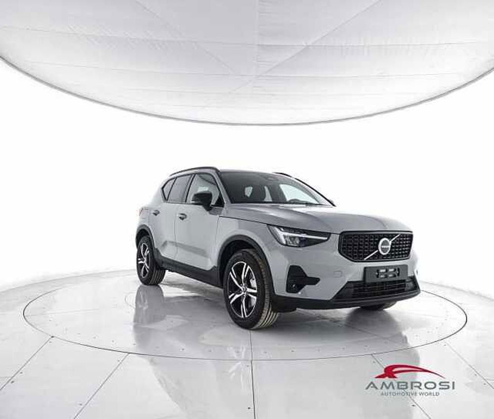 Volvo XC40 nuova a Viterbo (2)