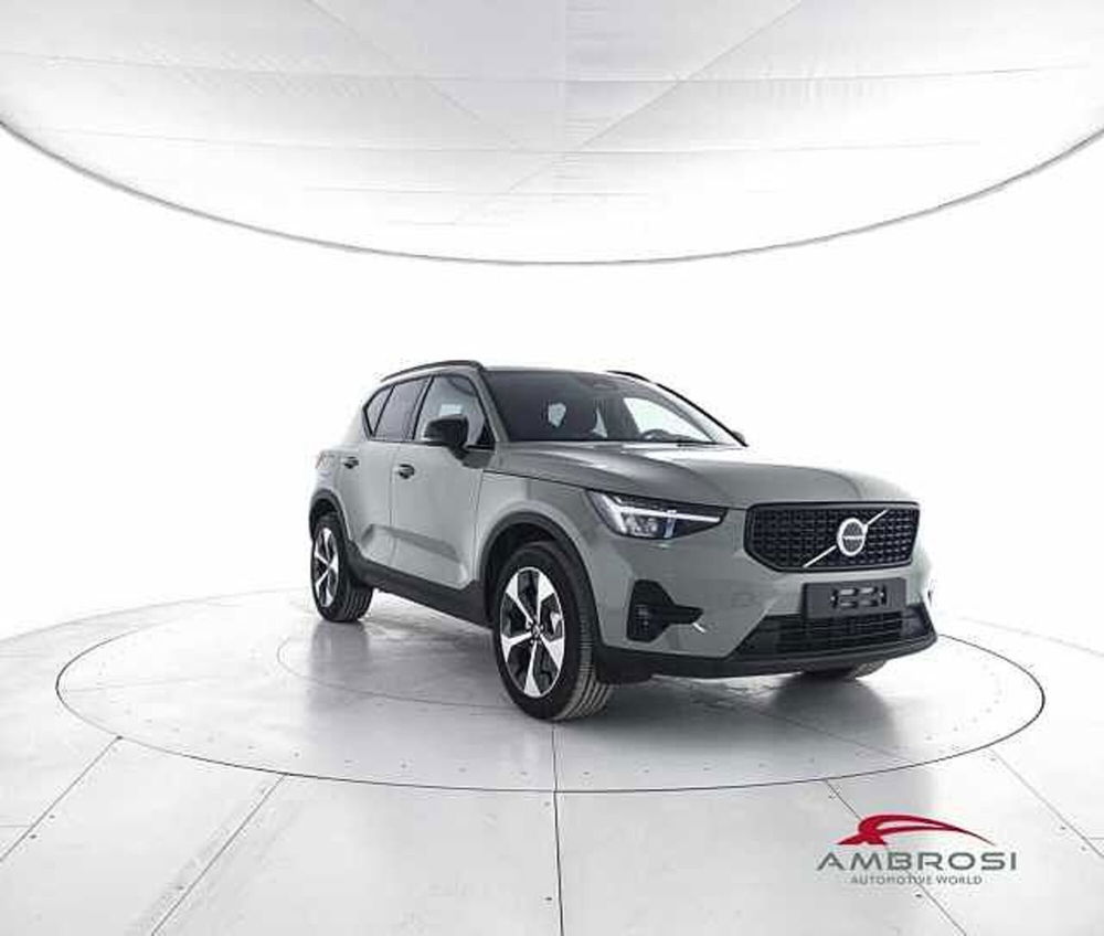 Volvo XC40 nuova a Viterbo (2)