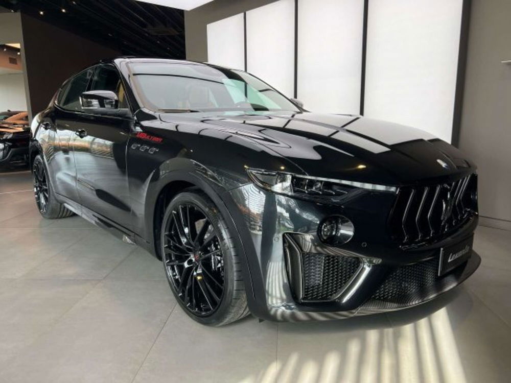 Maserati Levante nuova a Torino (3)