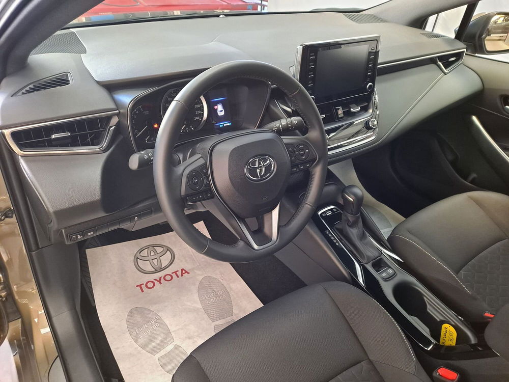 Toyota Corolla Touring Sports usata a Roma (16)