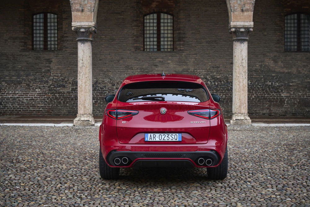 Alfa Romeo Stelvio nuova a Reggio Emilia (6)