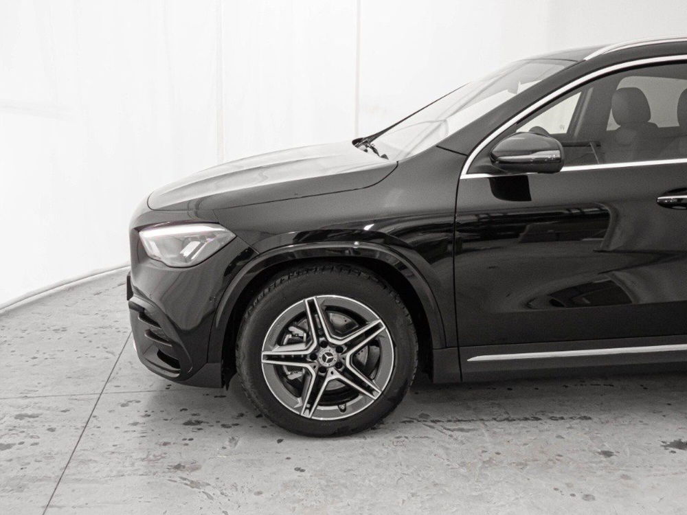 Mercedes-Benz GLA SUV nuova a Macerata (4)