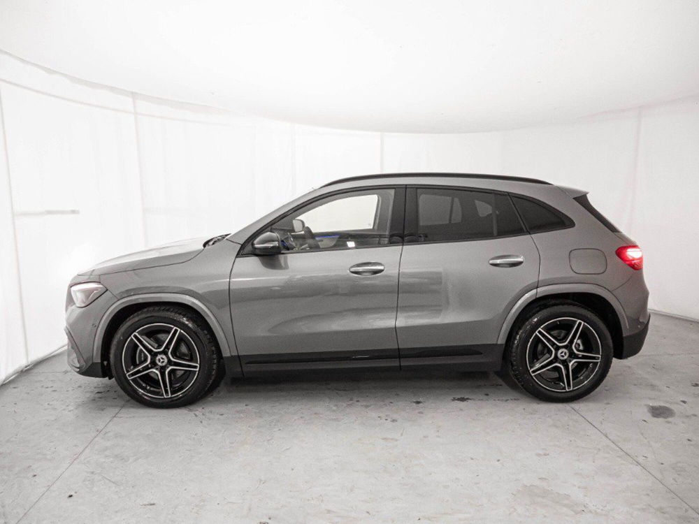 Mercedes-Benz GLA SUV nuova a Macerata (5)