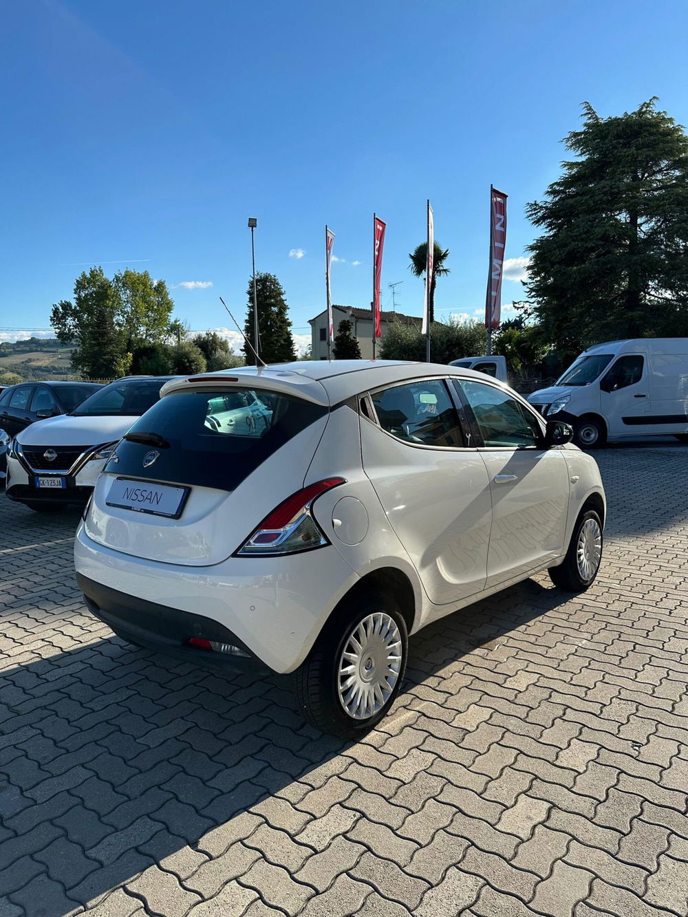 Lancia Ypsilon usata a Macerata (7)