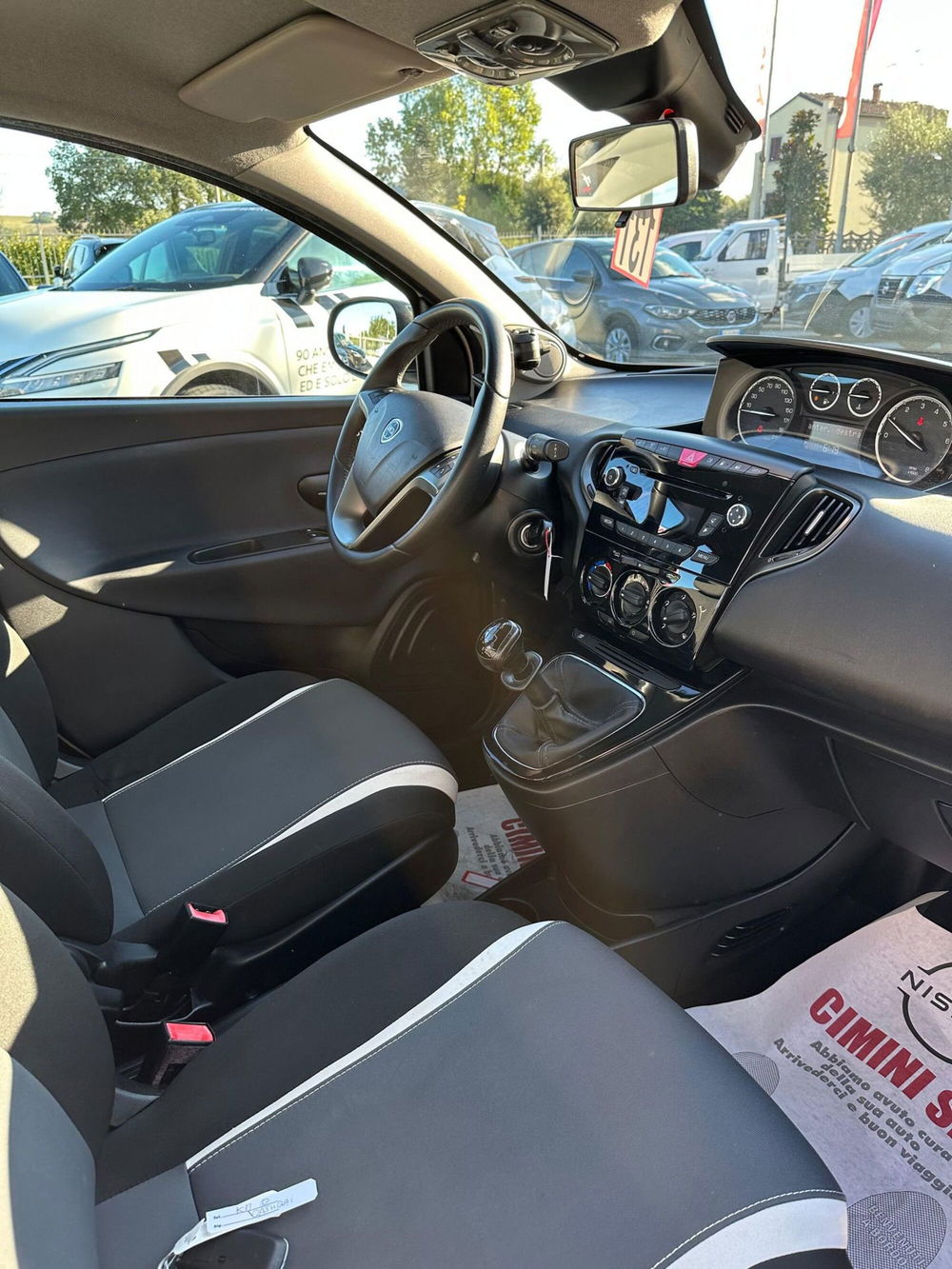 Lancia Ypsilon usata a Macerata (9)