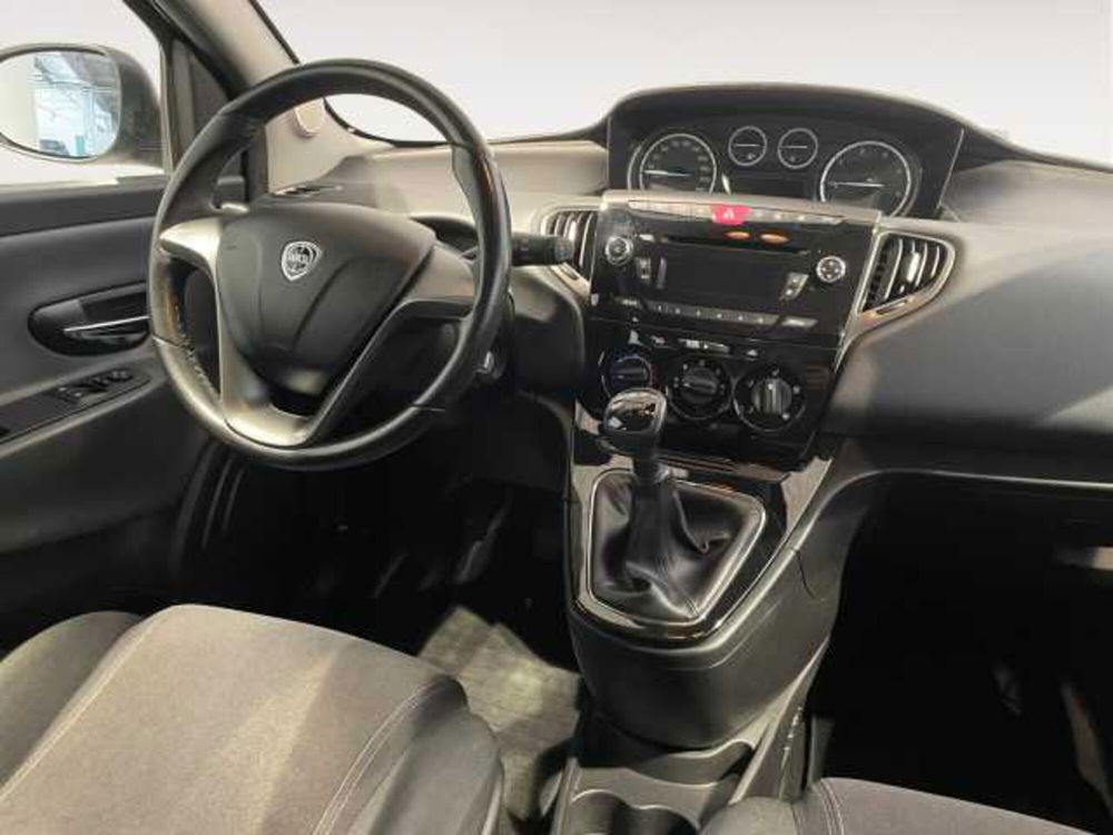 Lancia Ypsilon usata a Ravenna (6)