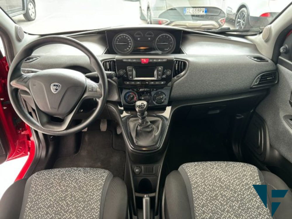 Lancia Ypsilon usata a Treviso (12)