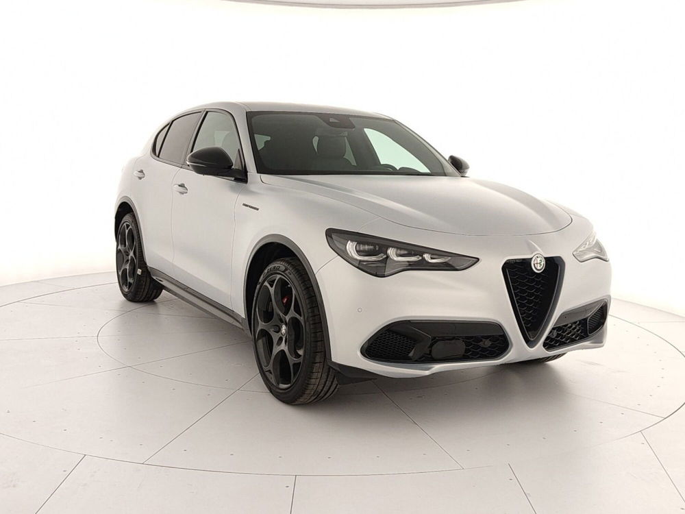 Alfa Romeo Stelvio nuova a Caserta