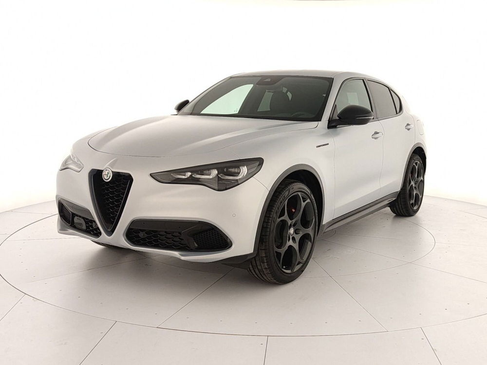 Alfa Romeo Stelvio nuova a Caserta (3)