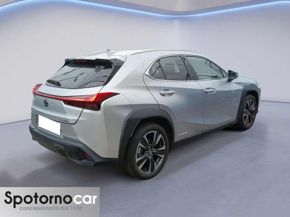 Lexus UX usata a Milano (19)