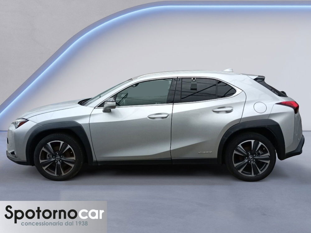 Lexus UX usata a Milano (3)