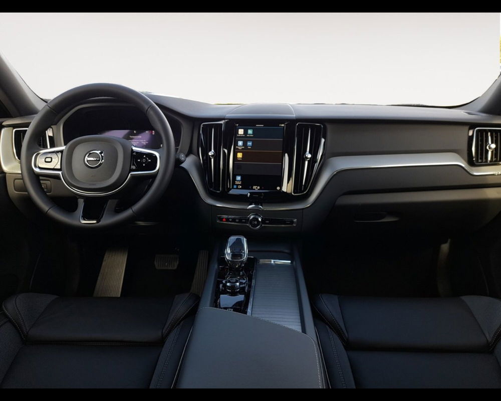 Volvo XC60 nuova a Ravenna (10)