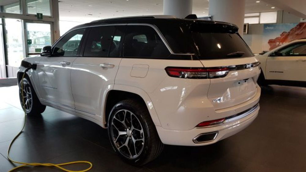 Jeep Grand Cherokee nuova a Modena (8)