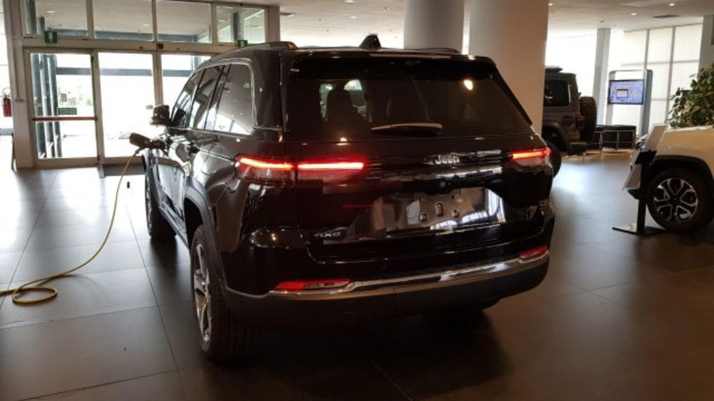 Jeep Grand Cherokee nuova a Modena (4)