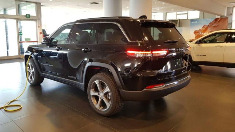 Jeep Grand Cherokee nuova a Modena (5)