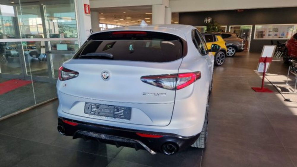 Alfa Romeo Stelvio usata a Modena (7)