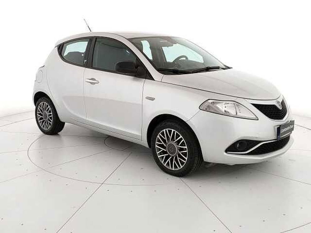 Lancia Ypsilon usata a Caserta